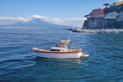 Charter Motorboat Gozzo Mimi Libeccio 30 Sport Sorrento