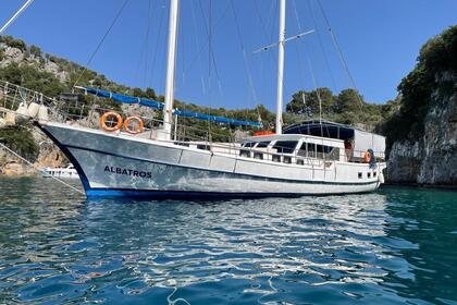 Miete Gulet Custom built gulet with a capacity of 12 people Ketch gulet Göcek