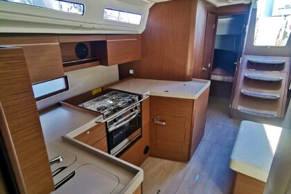 Hyra båt Segelbåt Bénéteau Oceanis 40.1 Pomer