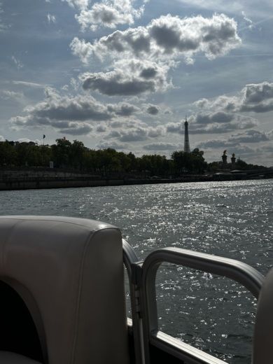 Paris arrondissement Motorboat Smoker Craft Sun Chaser 7522 alt tag text