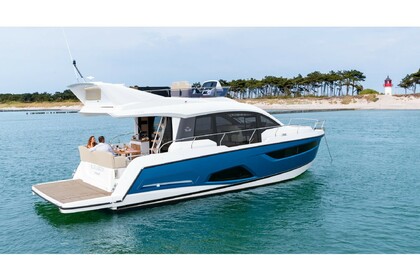 Hyra båt Motorbåt Sealine  F430 Pula