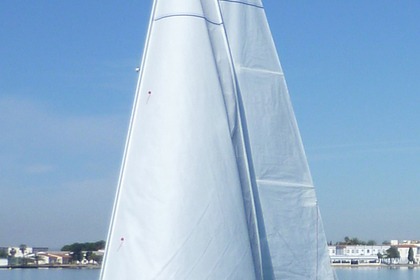 Alquiler Velero Russel Marine Vivacity 20 sin patrón 6 pax. Los Alcázares