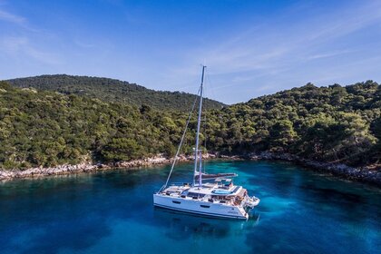 Rental Catamaran Fountaine Pajot Saba 50 Trogir