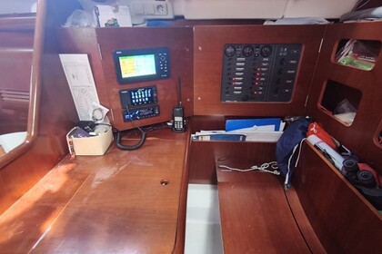 Rental Sailboat Beneteau Oceanis 423 Saint-Raphaël