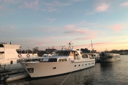 Miete Motoryacht BENETTI 76 Stockholm