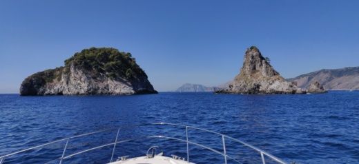 Salerno Motorboat Azimut Atlantis alt tag text