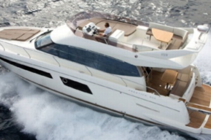 Charter Motorboat JEANNEAU PRESTIGE 500 Hyères