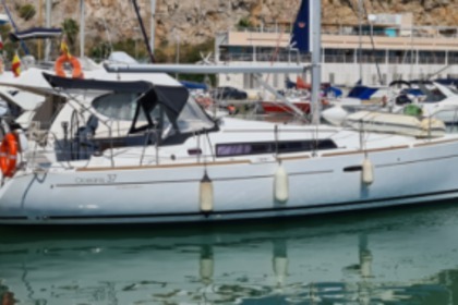 Verhuur Zeilboot Beneteau Oceanis 37 Limited Edition Sitges