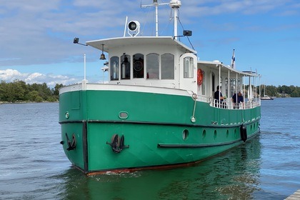 Hire Motorboat Sunseeker Custom Helsinki
