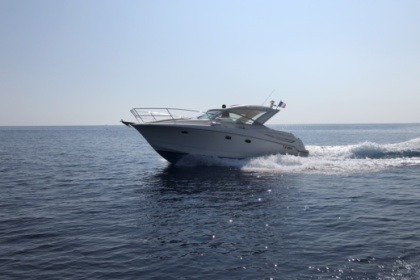 Charter Motorboat Jeanneau Prestige 30 S Hyères