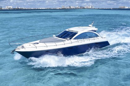Charter Motor yacht Cantieri Navali Cancún