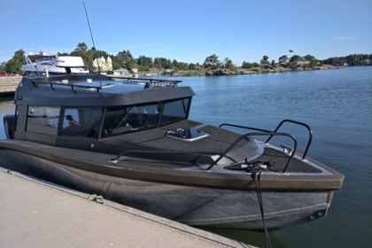 Hyra båt Motorbåt Vboats Voyager 700 cabin Stockholm Archipelago