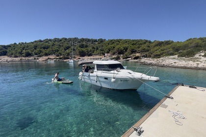 Hire Motorboat Jeanneau Merry Fisher 695 Šibenik