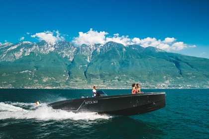 Hire Motorboat Frauscher 1017 LIDO Malcesine