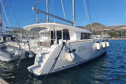 Hire Catamaran Lagoon-Bénéteau Lagoon 400 S2 - 4 + 2 cab. Trogir