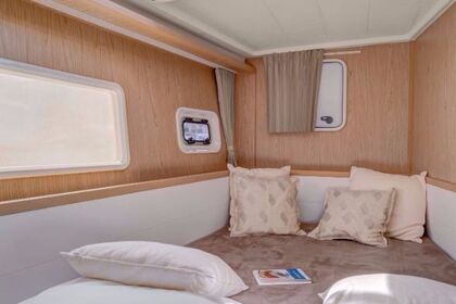 Rental Catamaran Lagoon-Bénéteau Lagoon 400 - 4 + 2 cab. Pomer