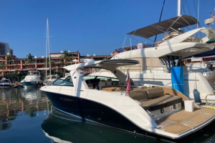 Hire Motorboat Sea Ray SLX 400 Puerto Vallarta