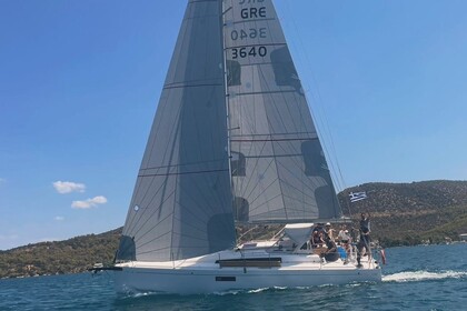 Rental Sailboat  First 36 Pireas