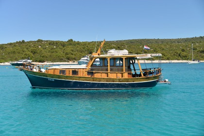 Charter Motorboat Eigenbau Custom build Lefkada