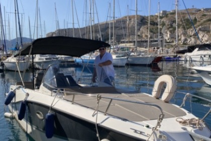Charter Motorboat Quicksilver Sundeck 755 Marseille