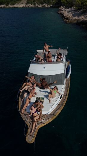 Motorboat Ferretti 34 Fish fly Boot Grundriss