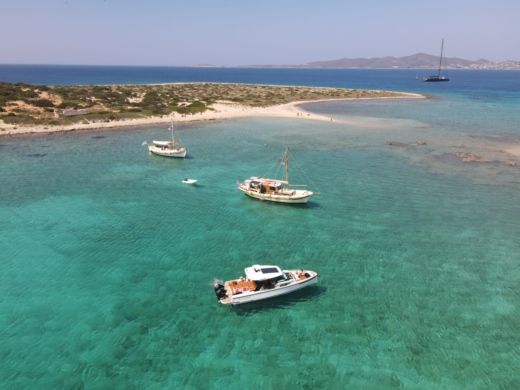 Paros Motorboat Saxdor 32 GTO alt tag text