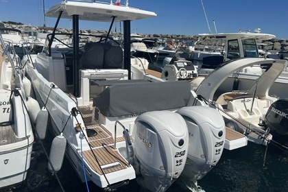 Charter Motorboat Jeanneau Cap Camarat 9.0 Wa Les Issambres