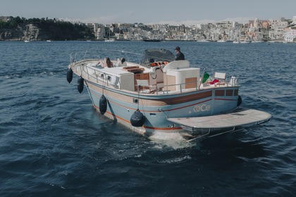Hire Motorboat Fratelli Aprea 36 open cruise Naples