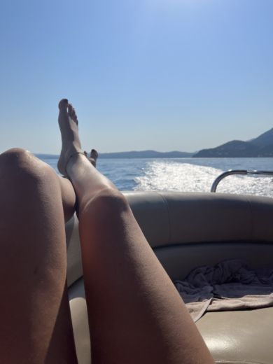 Corfou Motorboat Pontoon South Bay 525E alt tag text