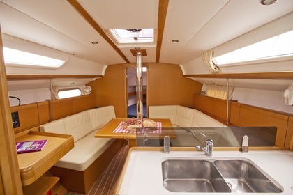 Charter Sailboat JEANNEAU SUN ODYSSEY 36I Volos