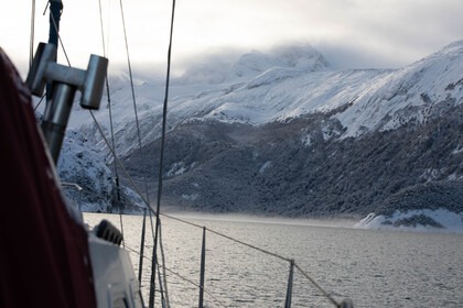 Charter Sailboat dudley dix 38 pilot Ushuaia