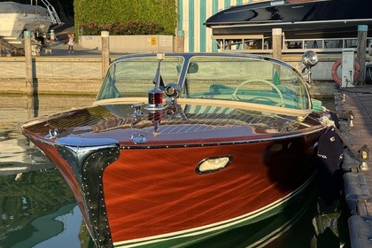 Hire Motorboat Riva Ariston Lazise