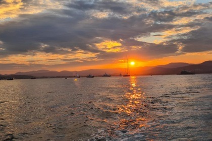 Hire Motorboat Sunseeker Superhawk 48', 15 mètres Cannes