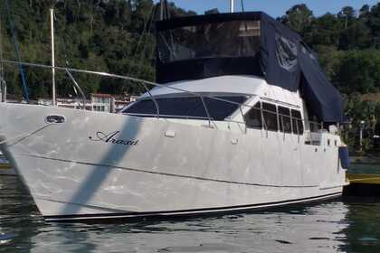 Aluguel Lancha Bruce Roberts Trawler Salvador