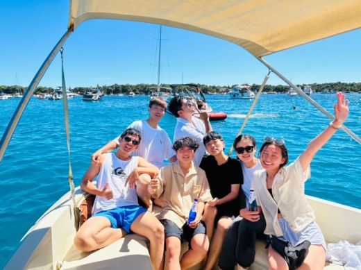 Saint-Laurent-du-Var Motorboat Invictus 190 FX alt tag text