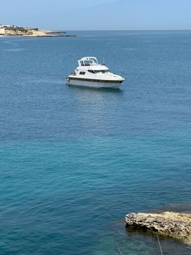 Motorboat MAGNUM FLY Fly Boat design plan