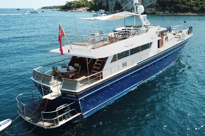 Hire Motor yacht Chantier Naval d'Antibes Gentleman's Rivera Cruiser Cannes