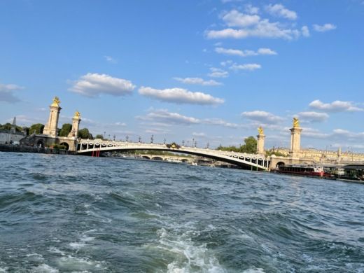 Paris arrondissement Motorboat Bassboat Smartliner alt tag text