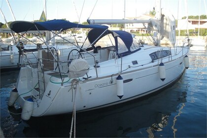 Miete Segelboot BENETEAU OCEANIS 43 Puntone di Scarlino