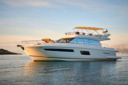 Hire Motor yacht Jeanneau Prestige 550 Fly Primošten