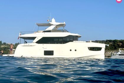 Hire Motor yacht Navetta Absolute Nice