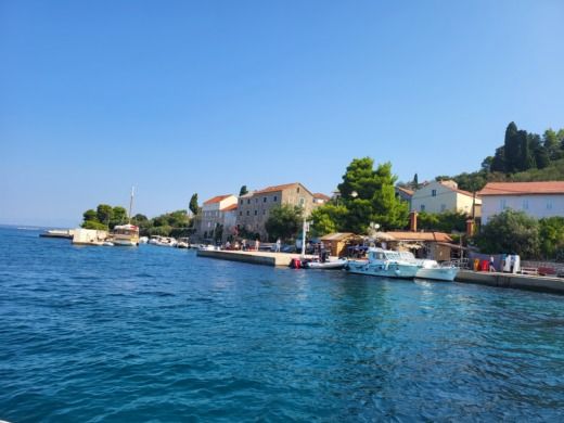 Zadar RIB Bura 5.7 Step alt tag text