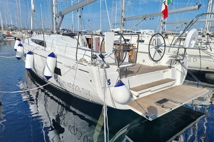 Charter Sailboat Beneteau Oceanis 40.1 Portisco