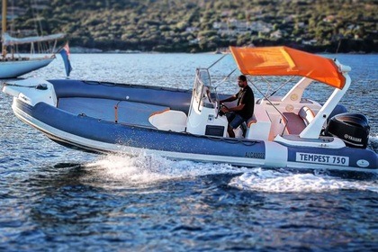 Alquiler Neumática Capelli Capelli tempest 750 Propriano