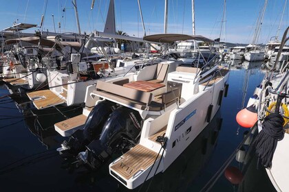 Hire Motorboat NUVA YACHTS M9 Biograd na Moru