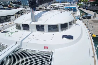 Charter Catamaran LAGOON 380 s2 Mahé