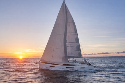 Rental Sailboat Jeanneau Sun Odyssey 440 Ibiza