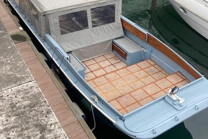 Rental Motorboat Boston Whaler Carolina Venice