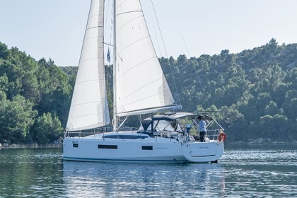 Charter Sailboat Jeanneau Sun Odyssey 410 - 3 cab. Skradin