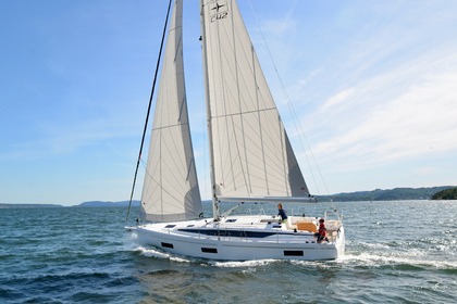 Charter Sailboat  Bavaria C42 Marina di Cecina